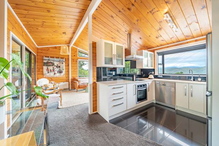 28 Matuhi Street Tirohanga_11