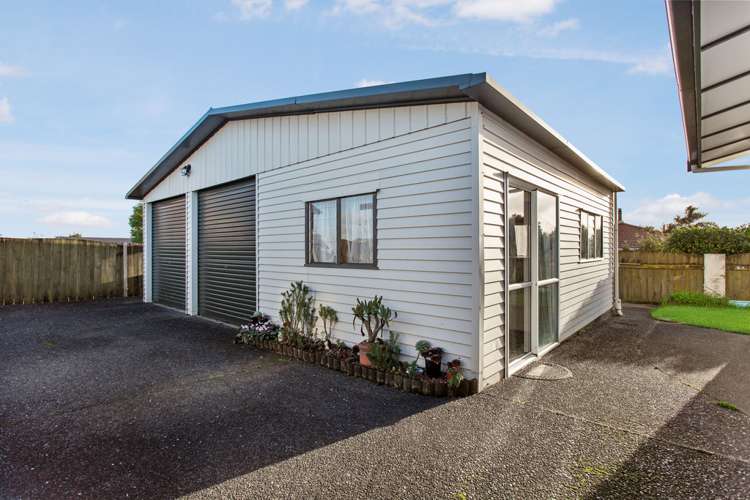 76 Saint Annes Crescent Wattle Downs_2