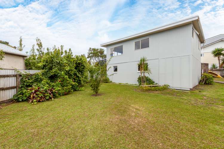 17 Piccadilly Circus Snells Beach_22