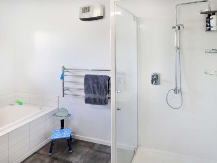 8 Lochburn Avenue Glenorchy_14