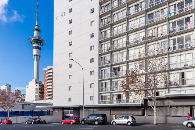 Prime 2-bedroom Apartment Steps from SkyCity!