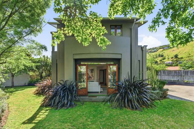 Architectural Oasis By The Beach