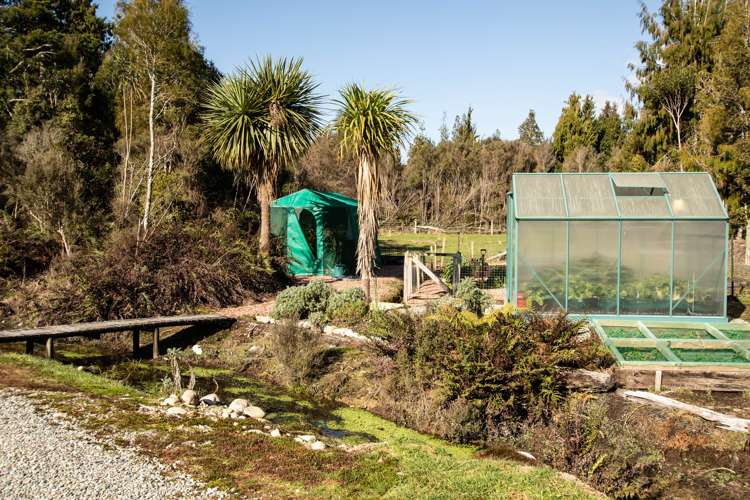 4 Terrace View Hokitika_28