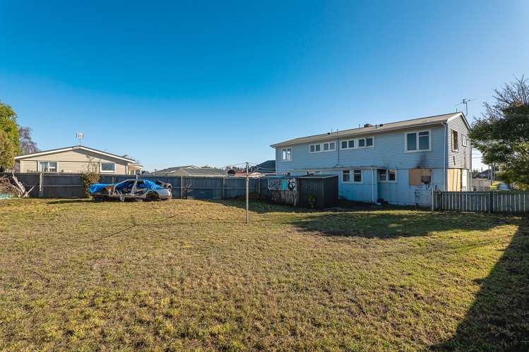 20 and 22 Bournemouth Crescent Aranui_16
