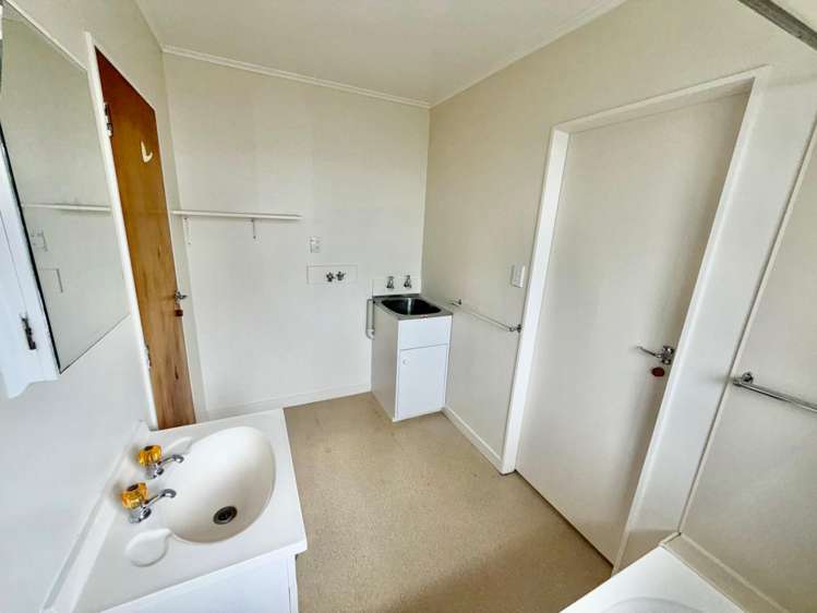  2/12 Fraser Street Wainuiomata_13