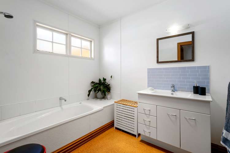 16 Cowley Drive Leamington_16