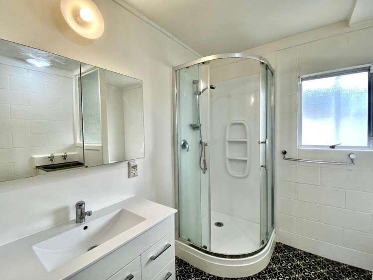 2/10 Marlene Avenue Te Atatu South_9