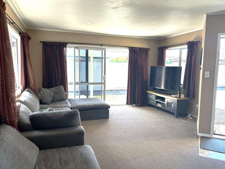 9a Wycliffe Street Onekawa_3