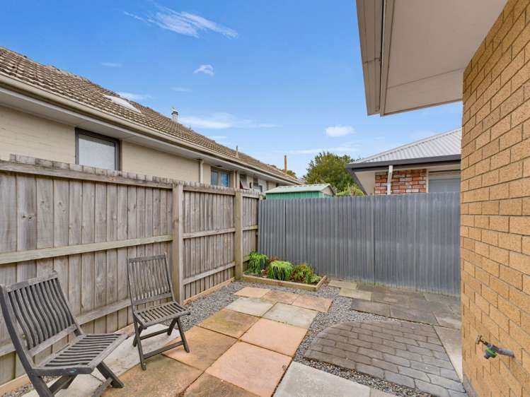 2/2 Bentley Street Russley_21
