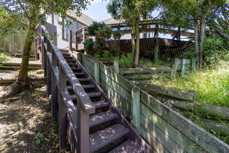 22 Batten Grove The Pines Beach_14