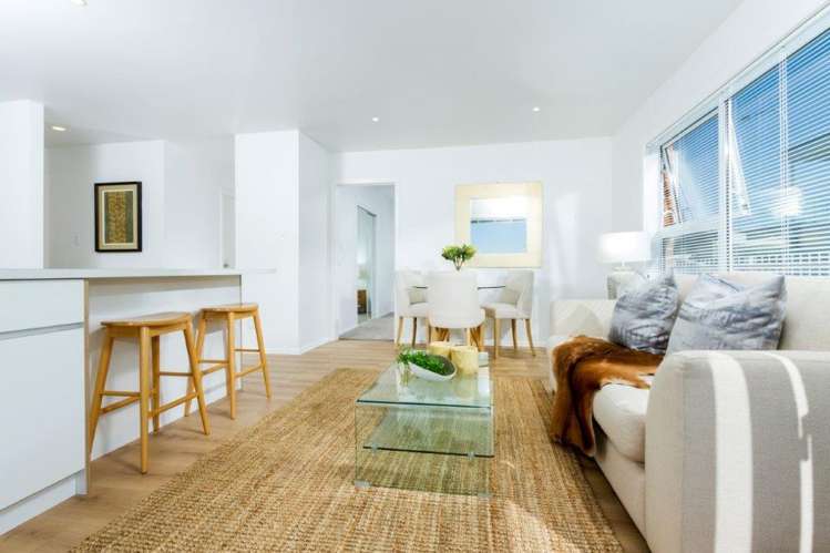 1/241 Hurstmere Road Takapuna_11