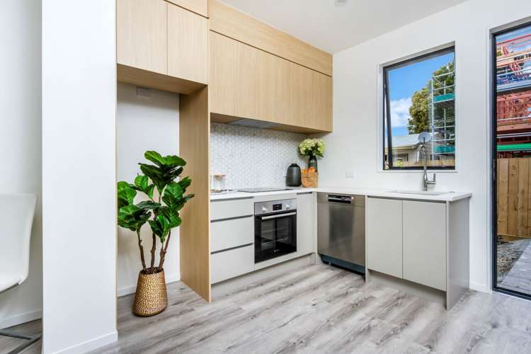 8/10 Arney Road Ranui_12