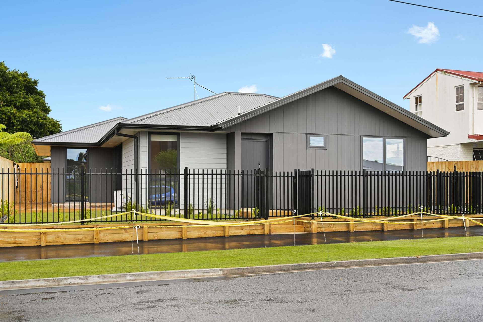 1/6 Greta Street Glenview_0