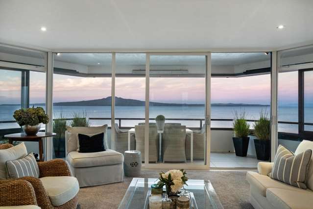 Vendors moving, panoramic waterfront living