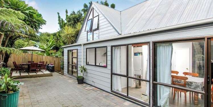 1/16 Sylvan Crescent Te Atatu South_14