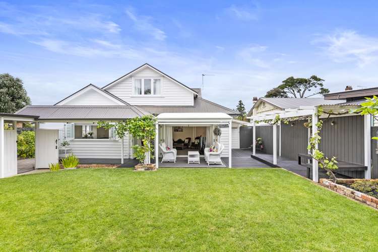 1 Fairholme Avenue Epsom_15