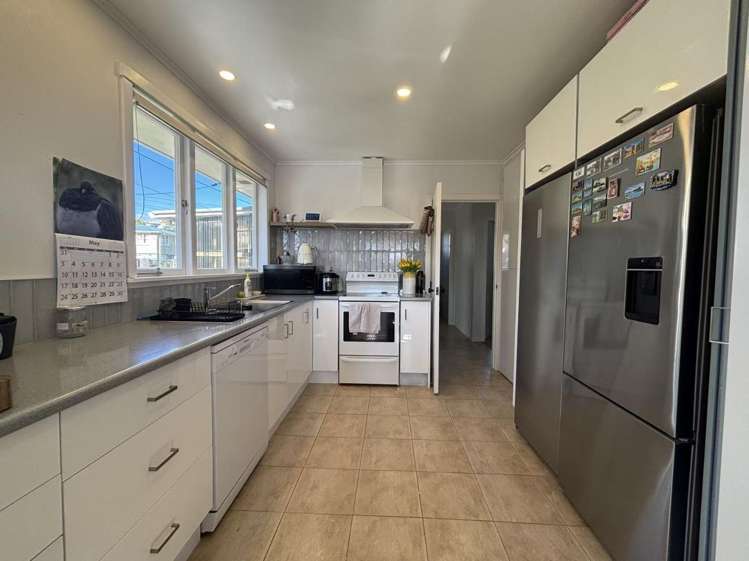 120 Vodanovich Road Te Atatu South_8