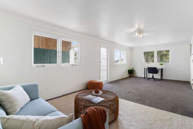 1/1 Nea Place Hillcrest_13