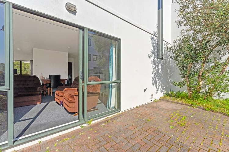 28/12 Ambrico Place New Lynn_11