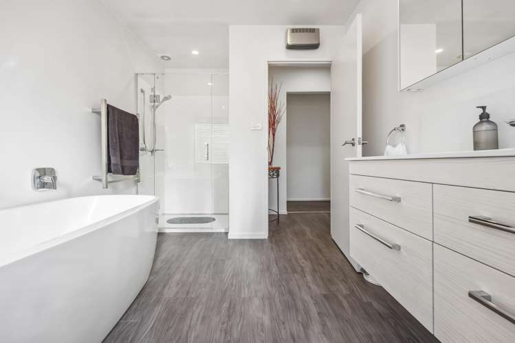 22 Regency Crescent Redwood_14