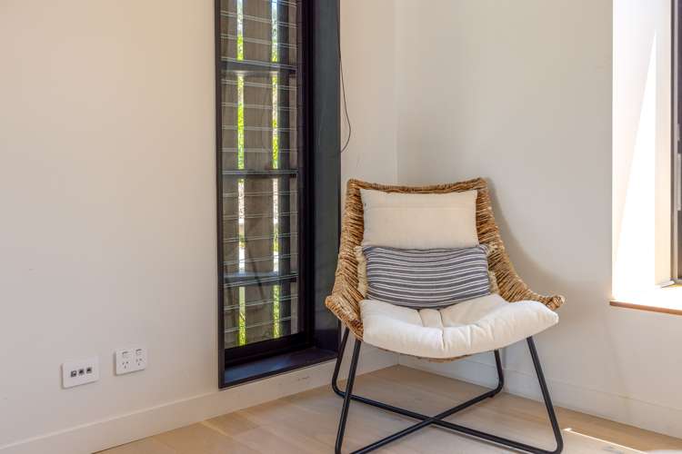 70 Queens Drive Oneroa_13