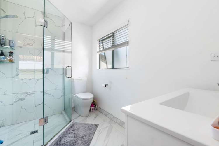 20 Rivervale Grove Stanmore Bay_18