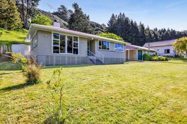 48A-B Whangamomona Road_3