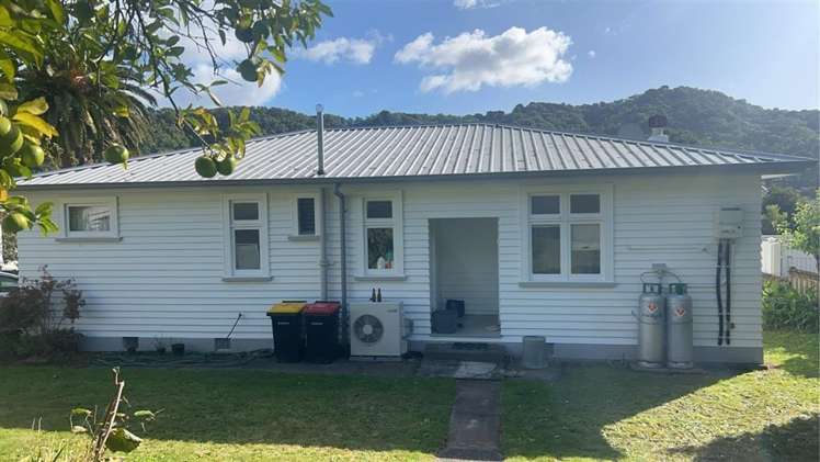 90 Waikawa Road 10728_10