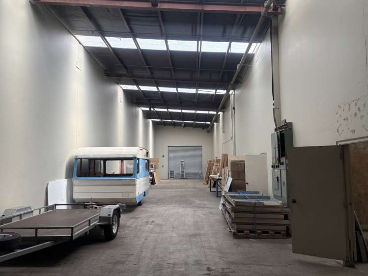 Front Unit/78 Treffers Road Wigram_3