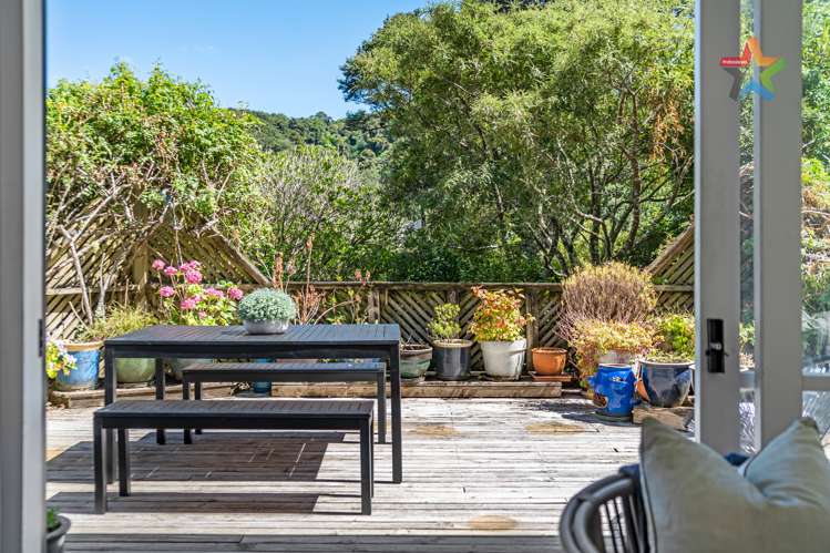 12 Whiorau Grove Lowry Bay_16