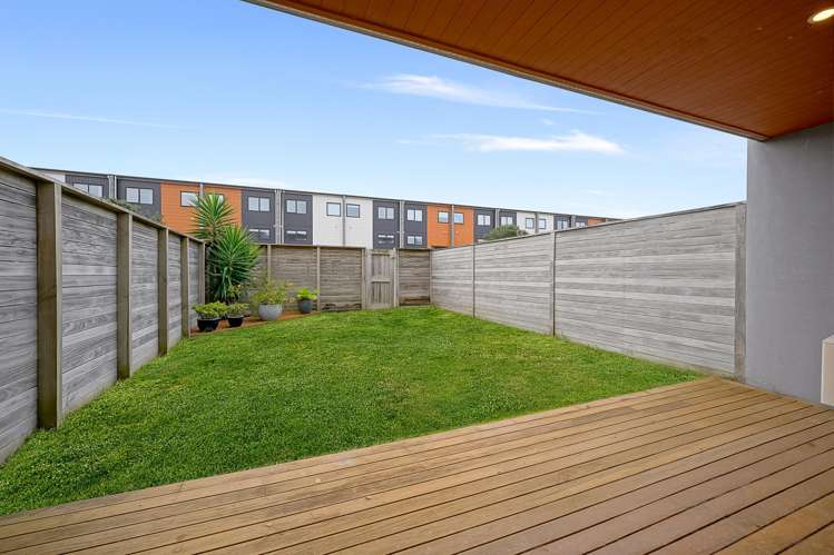 77 Bordeaux Parade Te Atatu South_21