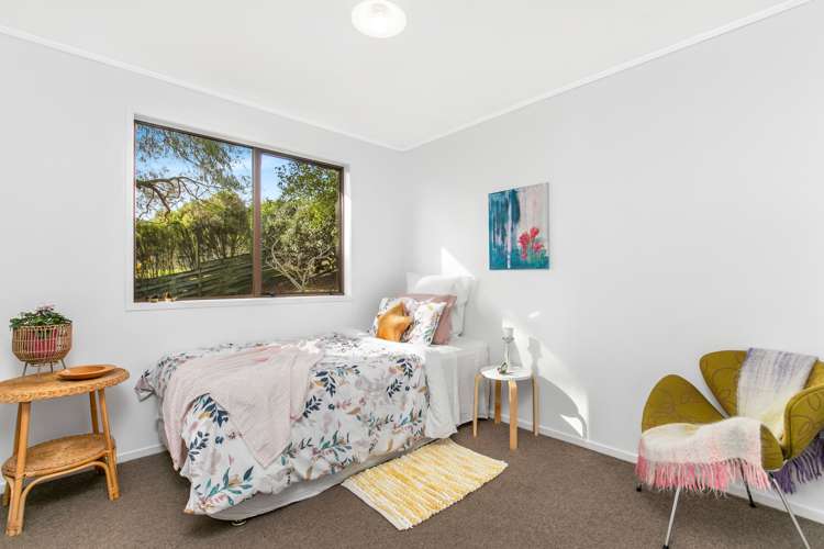 87 Solar Road Glen Eden_16