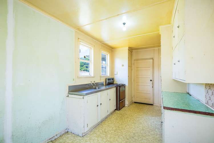 33 Gibson Crescent Naenae_9