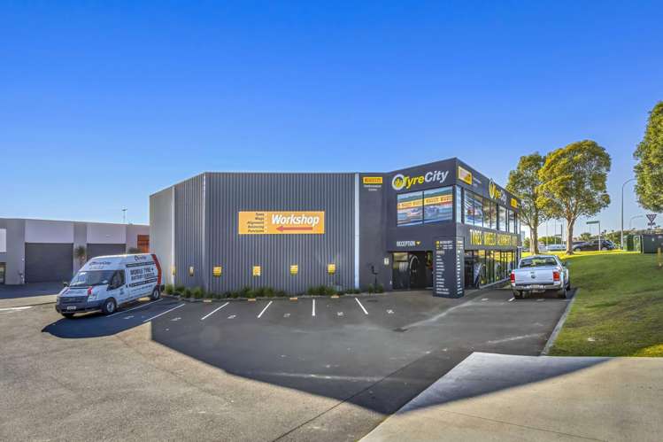 Unit 2, 3 William Pickering Drive Albany_3