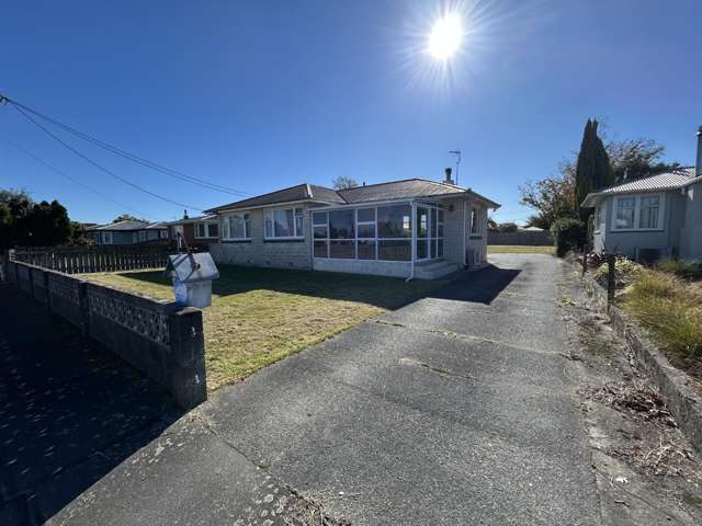 Sunny & Convenient Living – Cozy 2 Bedroom Home in a Prime Location