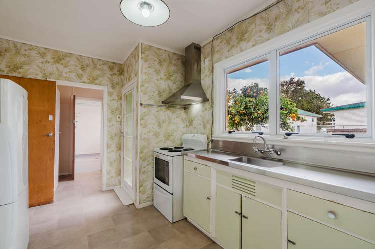 7 Scott Avenue Hamilton East_21