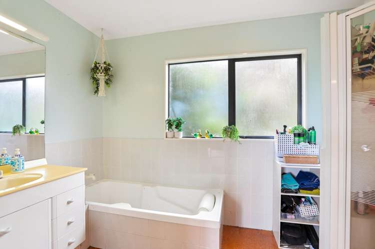 31 Rauhuia Crescent Parau_10