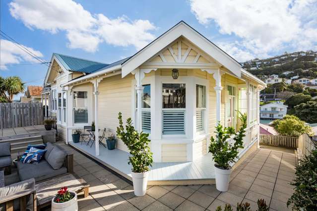 Sun-Soaked Elegance in Hataitai