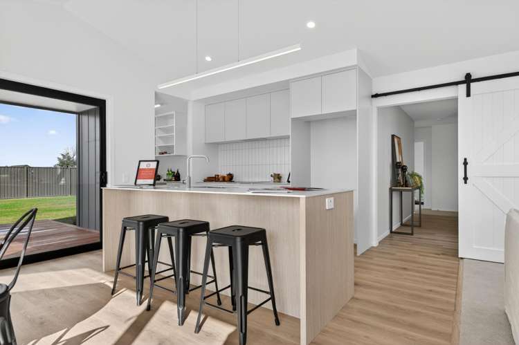 18 Sir Bob Charles Drive_1