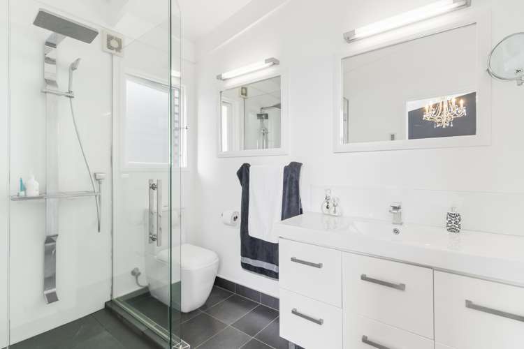 2 De Val Drive Titirangi_15