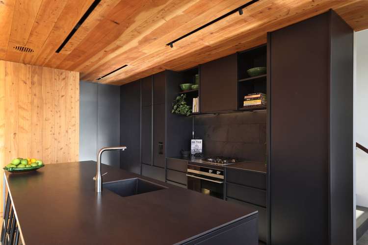 81 Piha Road Piha_13