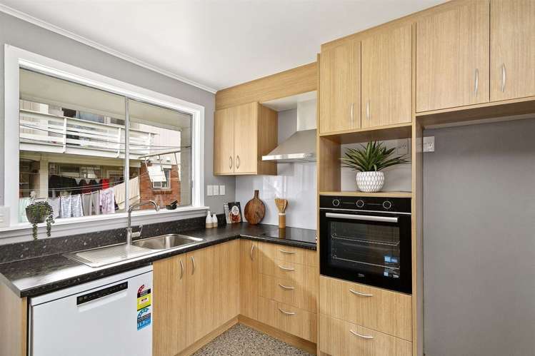 2/246 Main Road Tawa_2