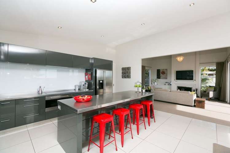 9c Dolphin Parade Bell Block_50