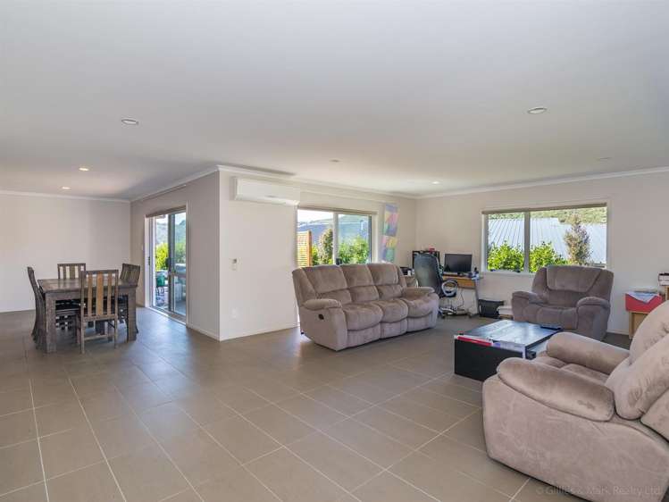 31 King Charles Drive Kingsley Heights_5