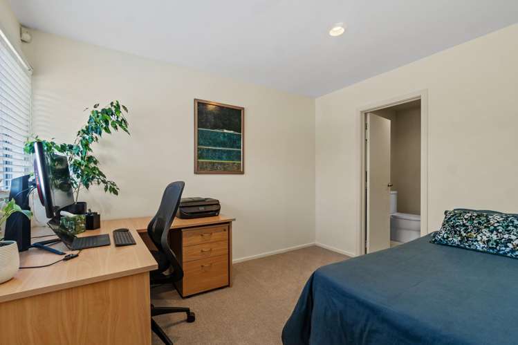 2/20A Matai Road Greenlane_4