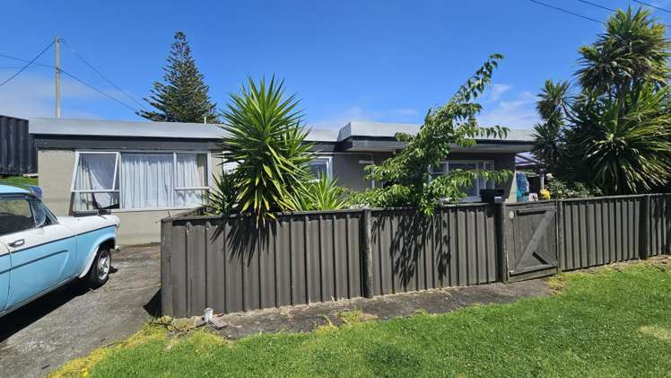 2 Battiscombe Terrace Waitara_16