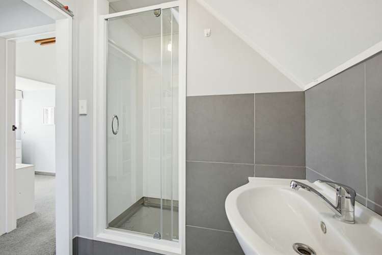 2/37 Middle Road Havelock North_24