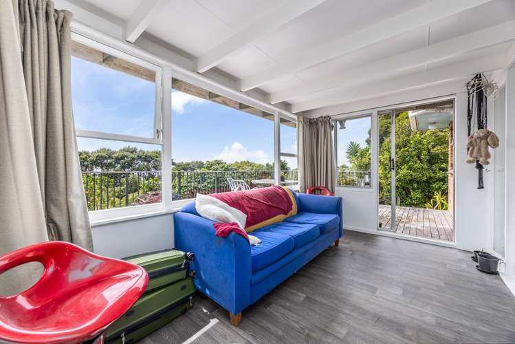 453 Scenic Drive Waiatarua_5