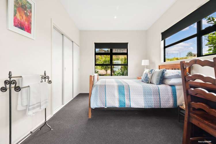 4 Lawrence Carter Drive Bombay_24