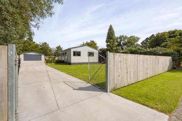 Double Glazed + 4 Car Garaging!